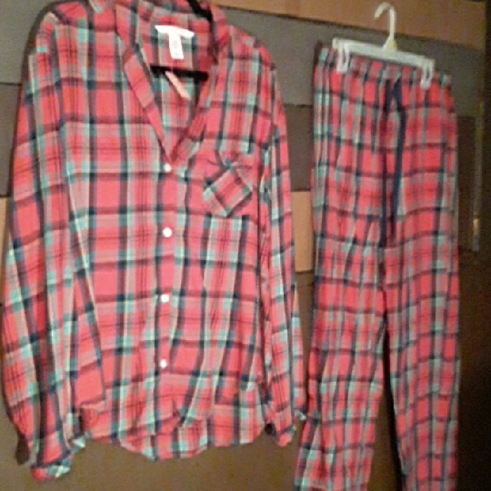 NWOT Medium Victoria's Secret Long Sleeve  Plaid Pajamas Top  Matching pants.